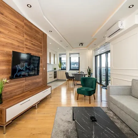 Luxury In Waterfront With Views *