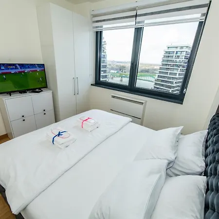 Luxury In Waterfront With Views