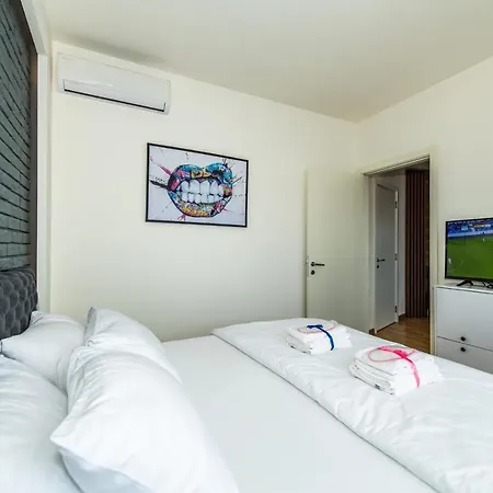 Luxury In Waterfront With Views Apartman