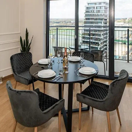 Luxury In Waterfront With Views