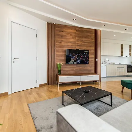 Luxury In Waterfront With Views Belgrad