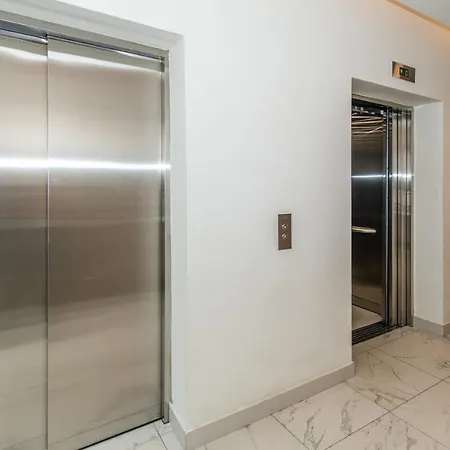 Luxury In Waterfront With Views *